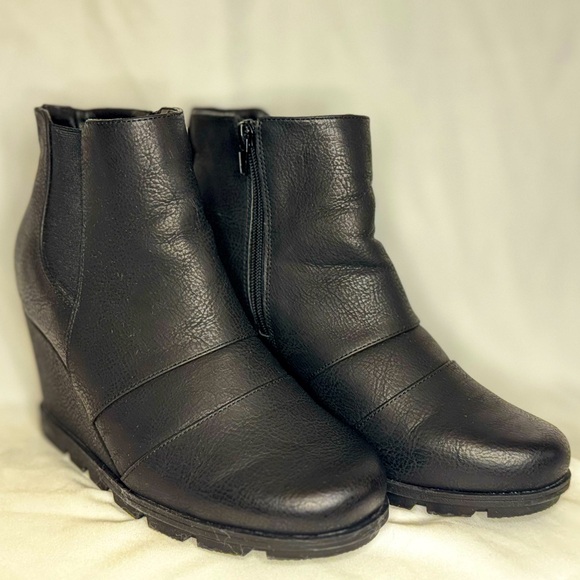 Vintage 7 Eight-Chelsea Ankle Wedge Boots-Black(color)- SZ 8M
(Gently used) - Picture 1 of 8